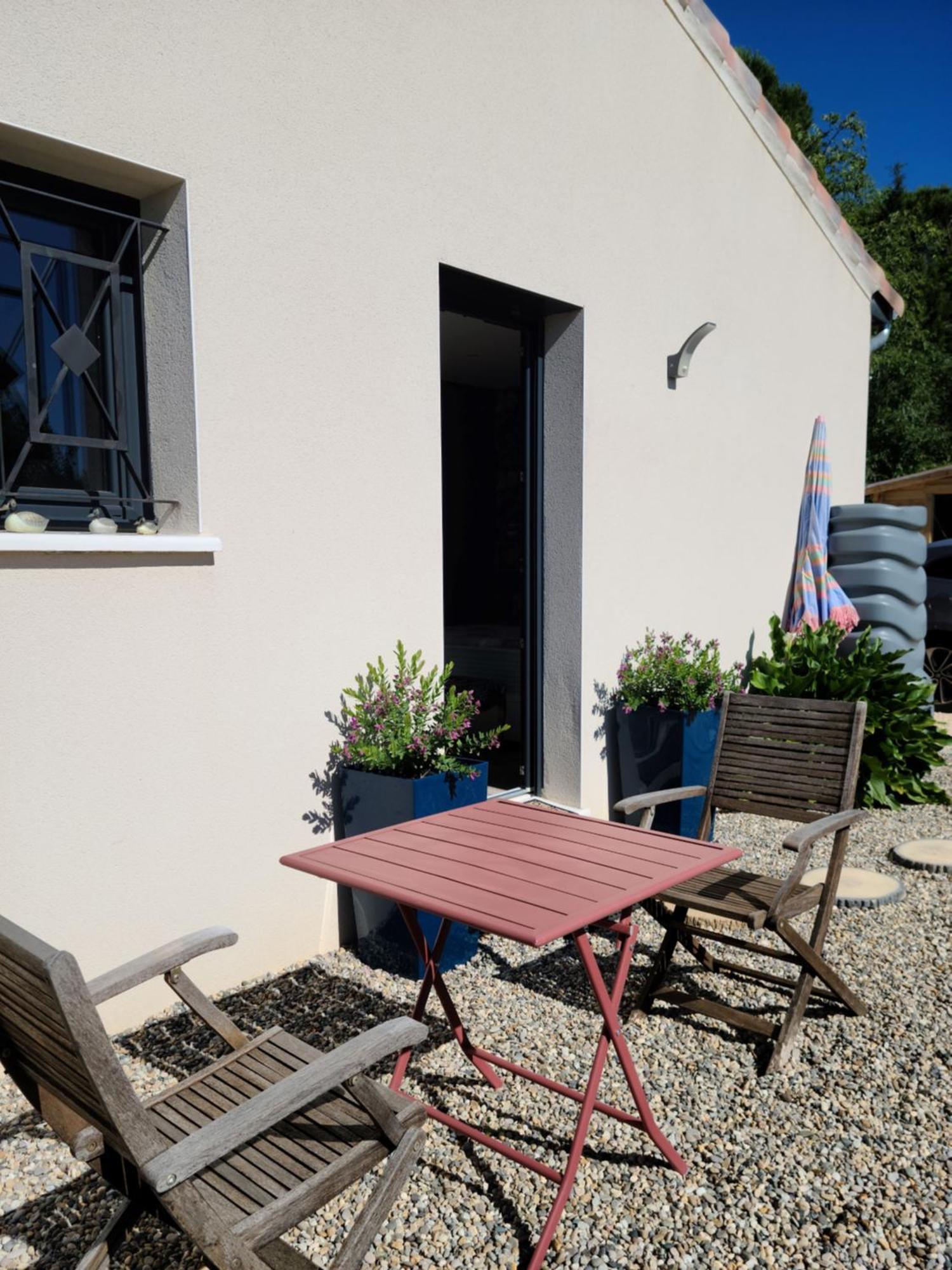 Bed and Breakfast Les Papillons D'Uzes Saint-Laurent-la-Vernède Exterior foto